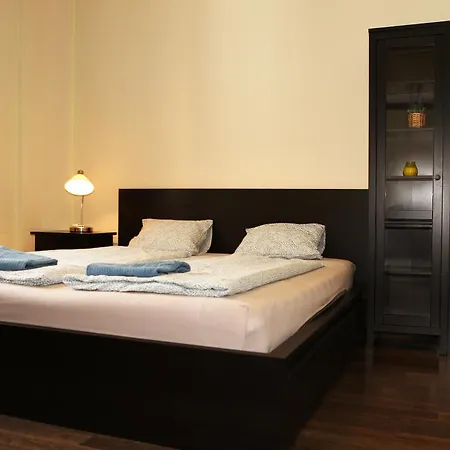 Center In Middle Of Apartamento